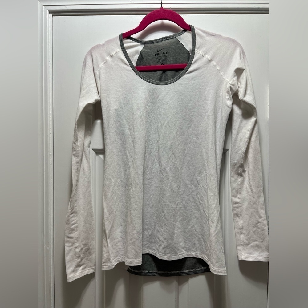 Nike Women's White Long Sleeve Dri-Fit Shirt Grey w Metallic Detail Size Medium
